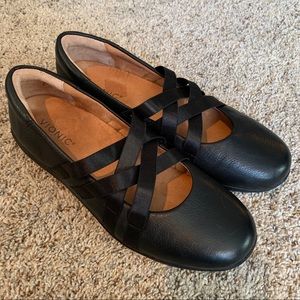 Vionic Black Leather Shoes Size 9.5